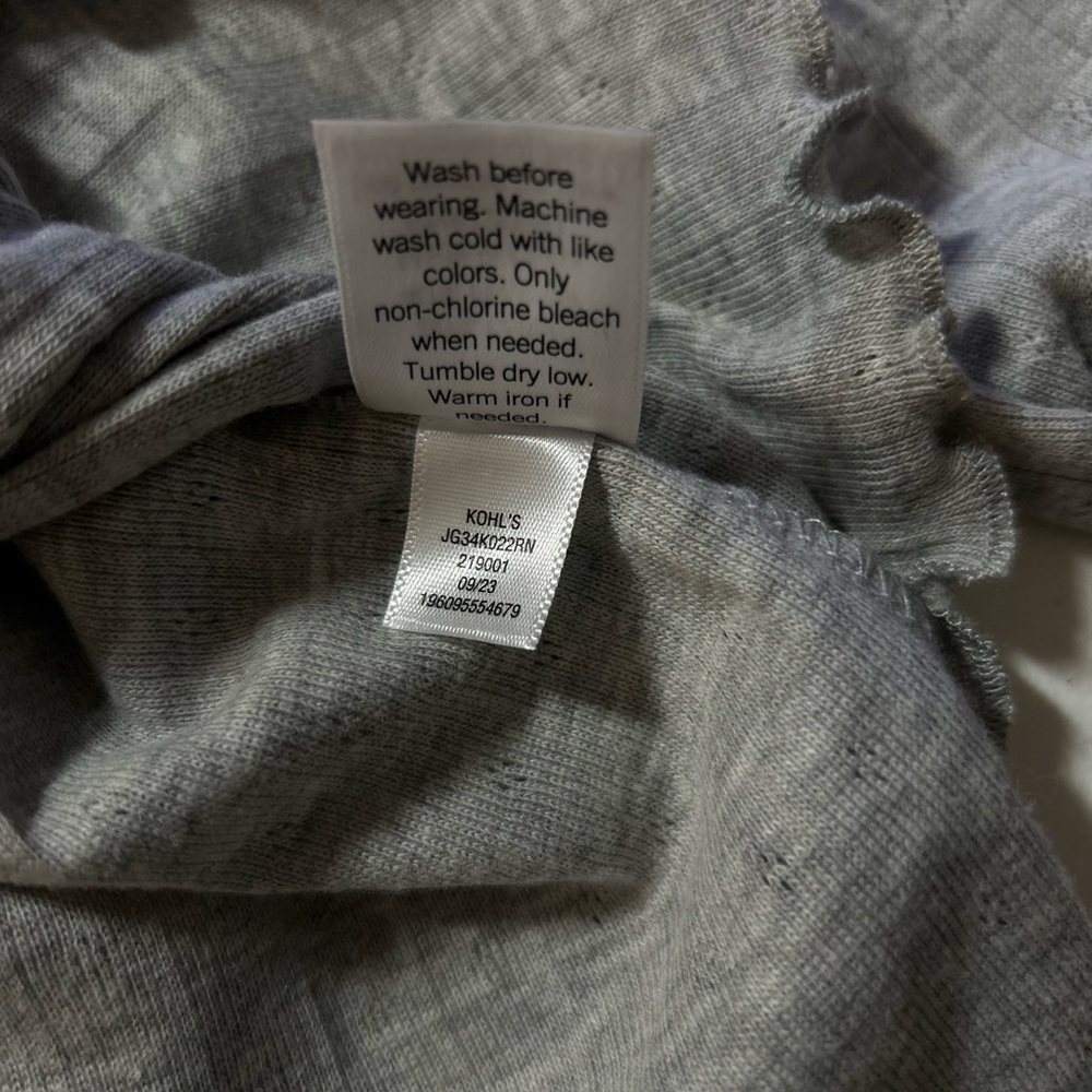 SO Womens Medium Gray Ribbed Wrap Style Top Long Sleeve V Neck Lettuce Hem - Picture 10 of 10